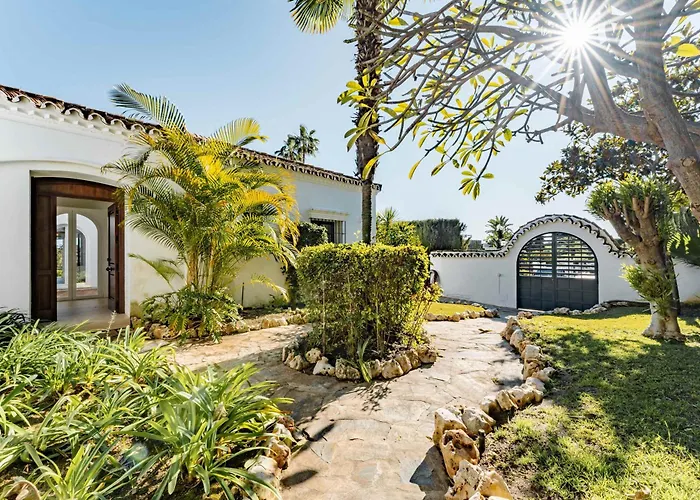 Villa Capricho Front Golf Pool Views *