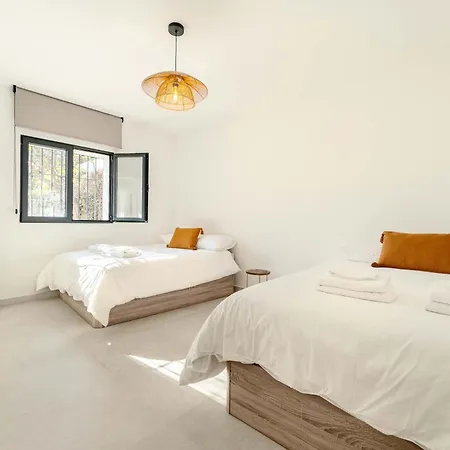 Villa Capricho Front Golf Pool Views